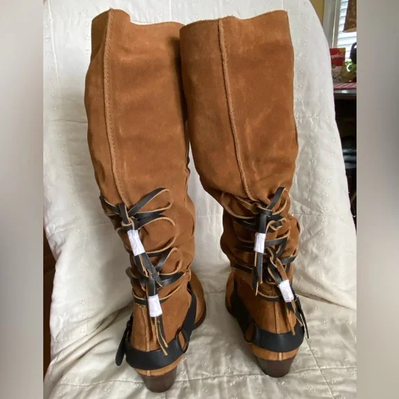 Free People Back-lace Sway Low Slouchy Boots. Western inspired suede pull-on. - Picture 14 of 16